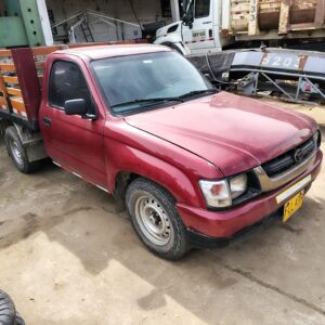 35-038 CAMIONETA HILUX ESTACAS AÑO 2003 4x2