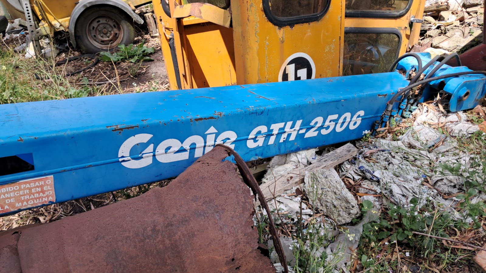 Lote No. 20 (Brazo hidráulico GENIE color azul) - Imagen 2