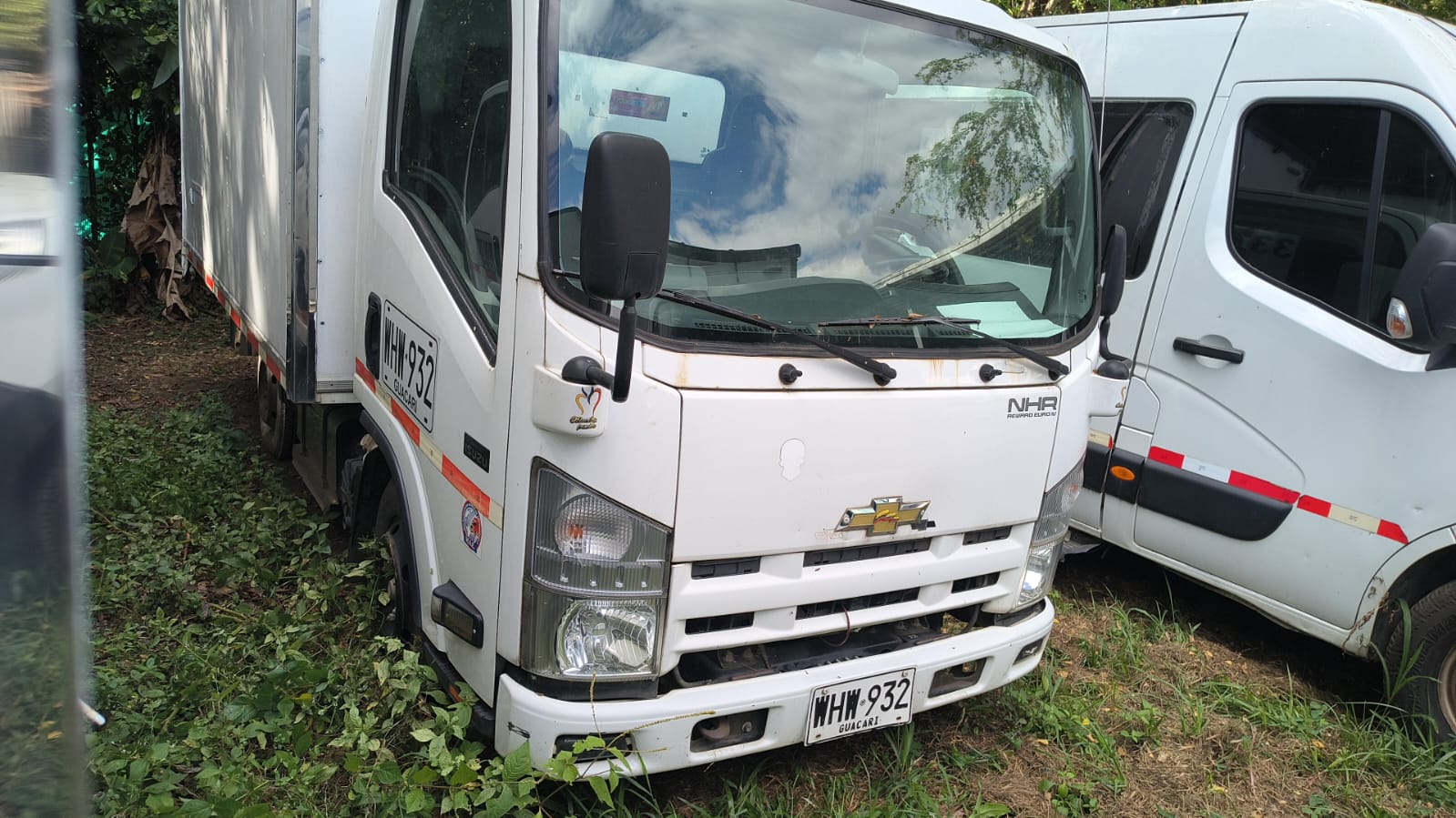 Lote #33 NHR 700P Reward Mt 3000CC